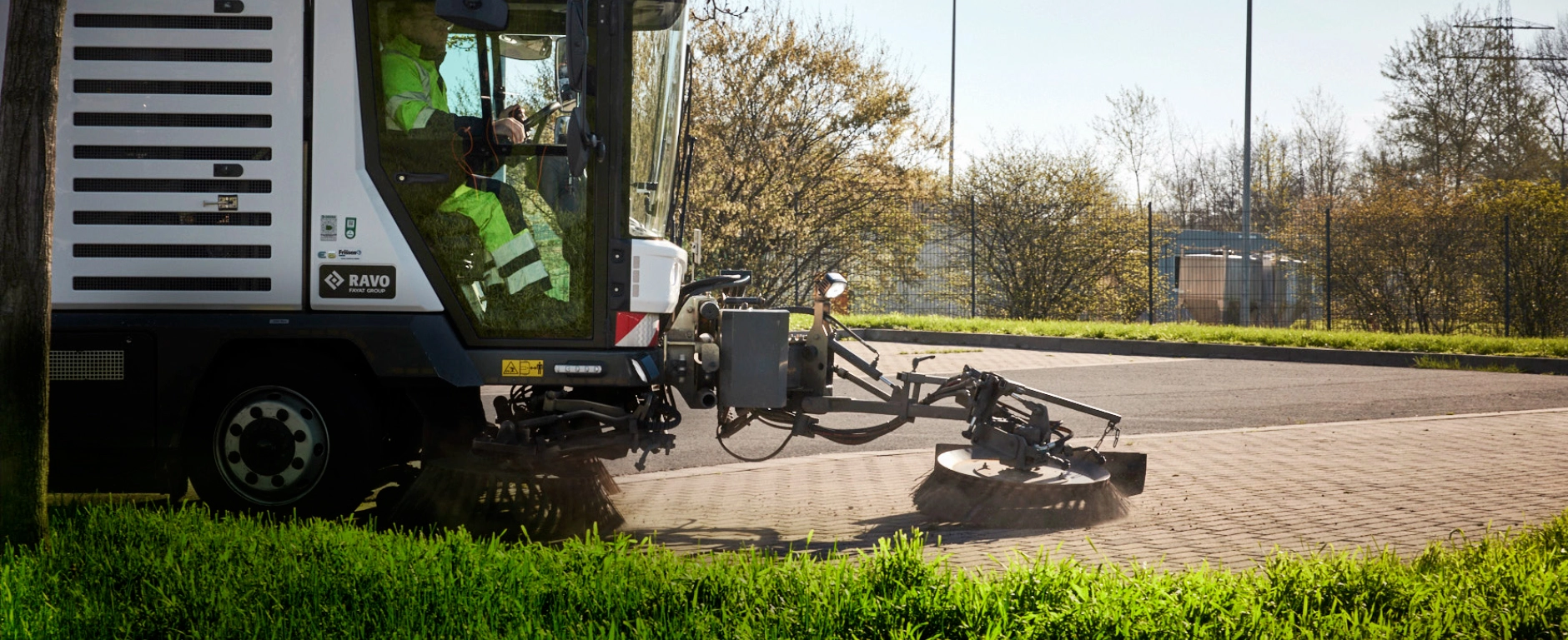 Straßenreinigung mittels einer Kehrmaschine
